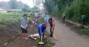 Karya Bakti Babinsa bersama warga