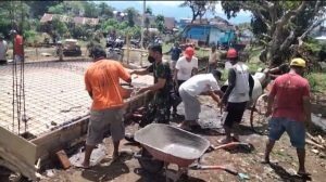 Babinsa bantu pembangunan rumah keranda