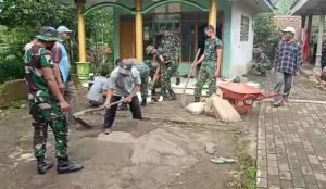 Babinsa perbaiki tempat ibadah