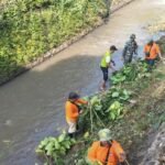 Sinergi Babinsa dan Masyarakat Merjosari Wujudkan Lingkungan Bersih