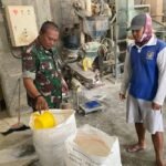 Babinsa Blimbing Kawal Kestabilan Harga Gabah Petani di UD Terang Jaya