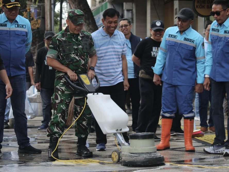Dandim 0833 Hadiri Peringatan Hari Lingkungan Hidup Sedunia 2025 "Ngalam Rijik"