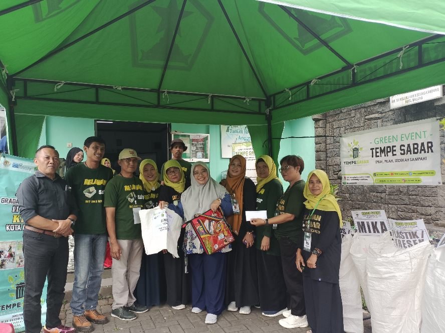 Hikmah Bafaqih Apresiasi Komunitas 'Tempe Sabar', Sedekah dengan Sampah