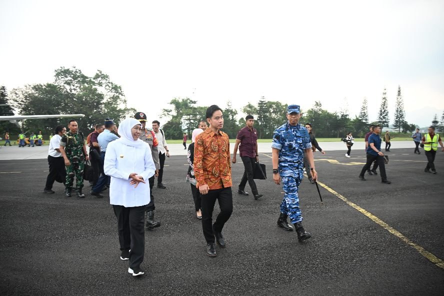 Komandan Lanud Abd Saleh Sambut Kedatangan Wapres RI
