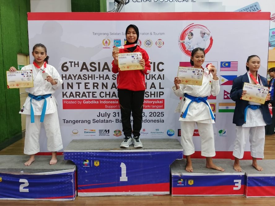 Harumkan Nama Jatim, Ganes Danastri Raih Dua Medali di International Asia-Pasific Karate Championship