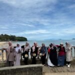Peduli Lingkungan, Prodi Farmasi Fikes UMM Gelar Pengabdian Masyarakat di Pantai Malaysia