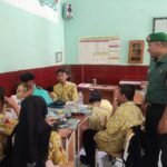Babinsa Sukoharjo Dampingi Distribusi Makanan Bergizi di SMPN 9 Kota Malang