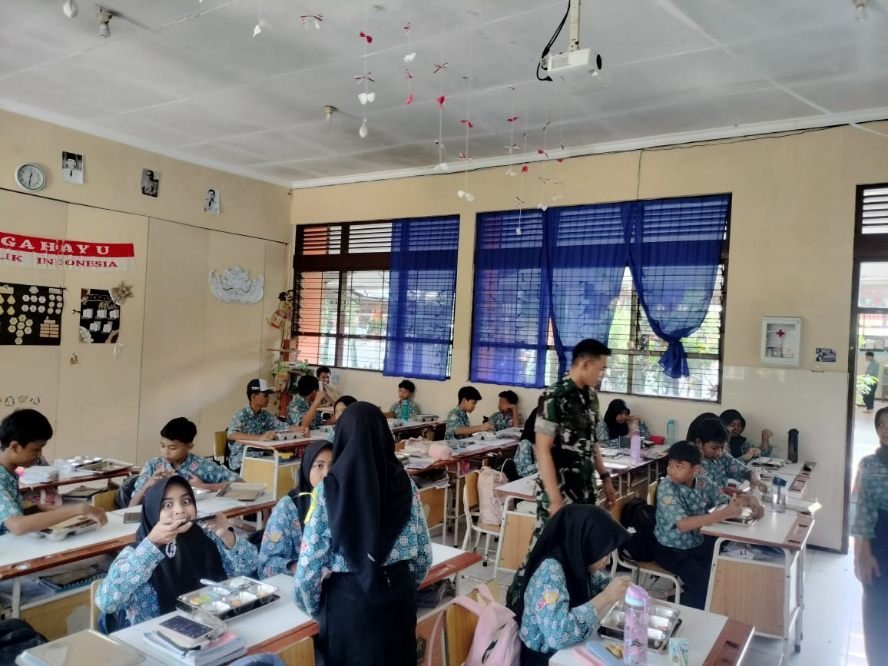 Dukungan Penuh Babinsa Lowokwaru untuk Peningkatan Gizi Lewat Program MBG