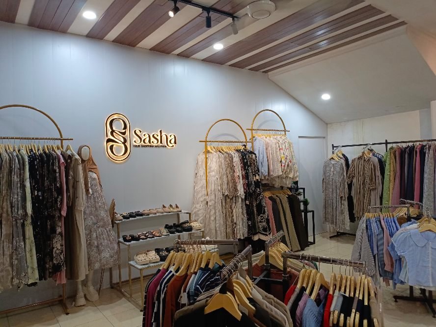 pakaian muslim Sasha Hidden Gem Toserba Sasha Dinoyo, Jual Aksesoris, Hijab hingga Kebutuhan Sehari-hari