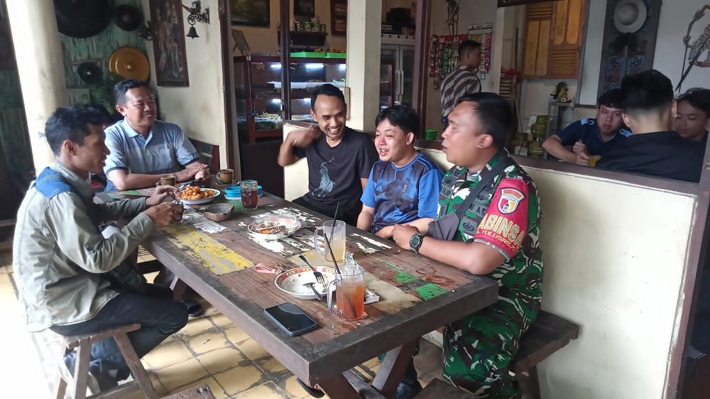 Babinsa Koramil Lowokwaru Gencarkan Komsos Bersama Tokoh Masyarakat