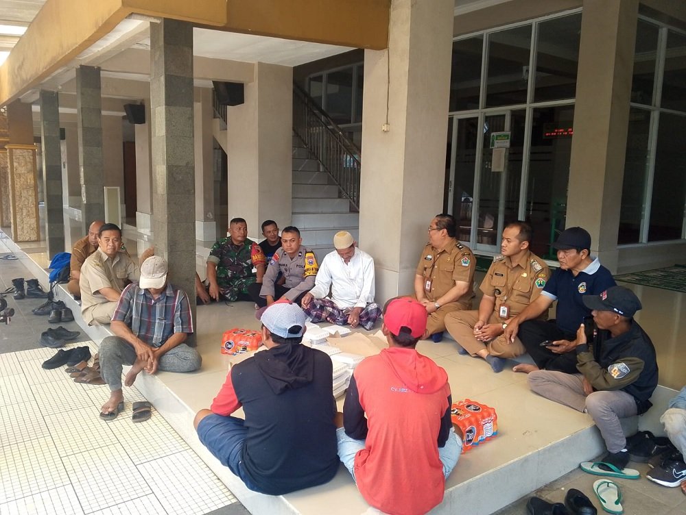 Perkuat Sinergi Babinsa Pandanwangi Komsos bersama Muspika