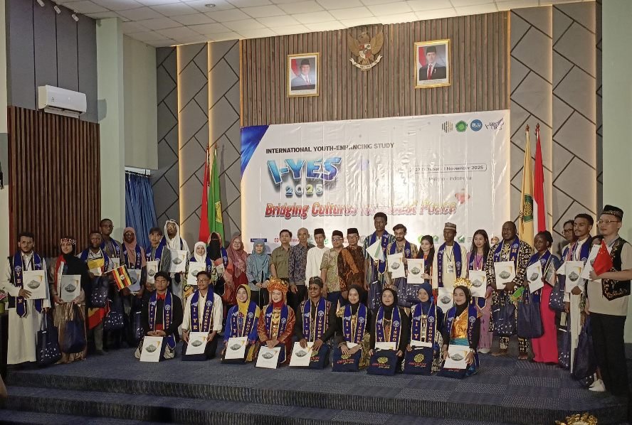 Semarak Penutupan I-YES 2025, Mahasiswa Asing Tampilkan Budaya Indonesia