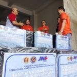 Gandeng JNE, JSB PWI Malang Raya Salurkan Bantuan Korban Banjir di Aceh