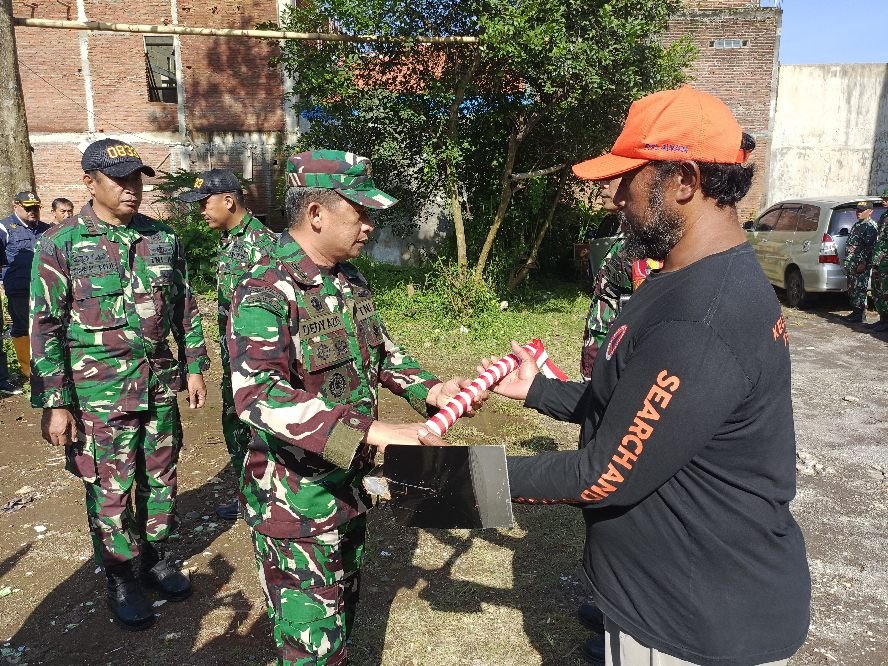 Peringati Hari Juang TNI AD, Dandim 0833/Kota Malang Pimpin Karya Bakti Normalisasi Sungai