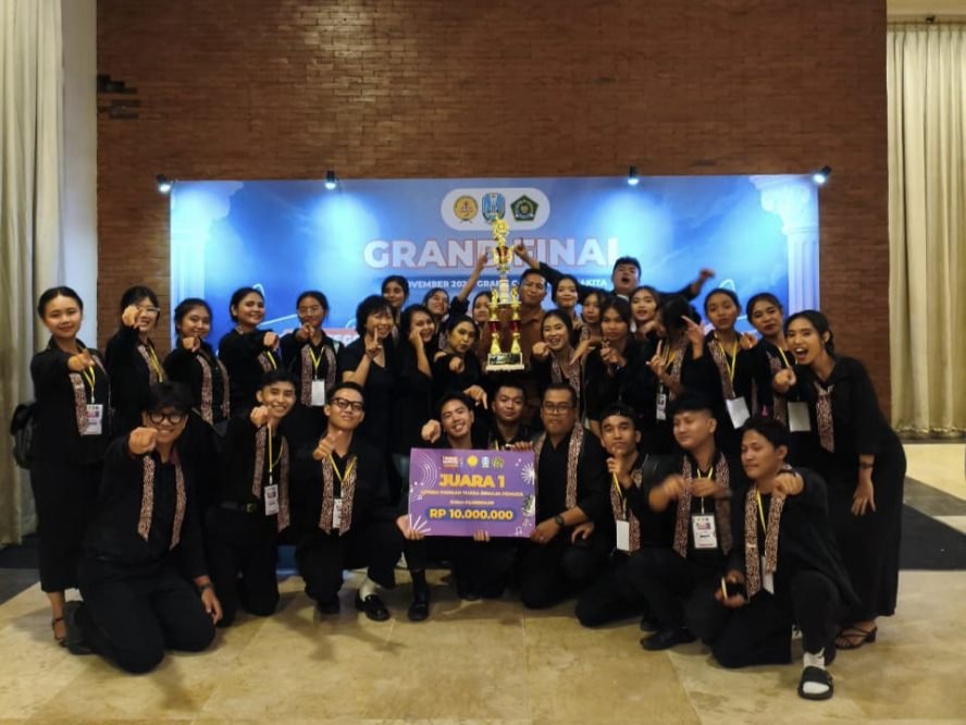 Paduan Suara Kencono Wungu UNITRI Raih Juara 1 Piala Gubernur Pesparawi Jawa Timur 2025
