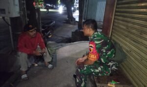 Patroli Dialogis Babinsa Klojen Patroli Dialogis Babinsa Koramil Klojen Jamin Keamanan dan Kenyamanan Warga Binaan