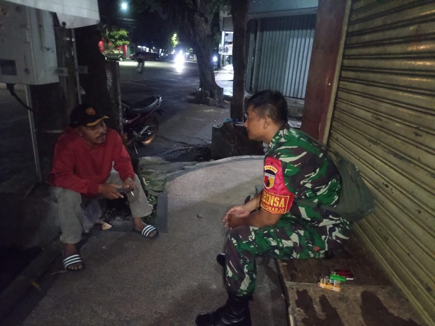 Patroli Dialogis Babinsa Koramil Klojen Jamin Keamanan dan Kenyamanan Warga Binaan