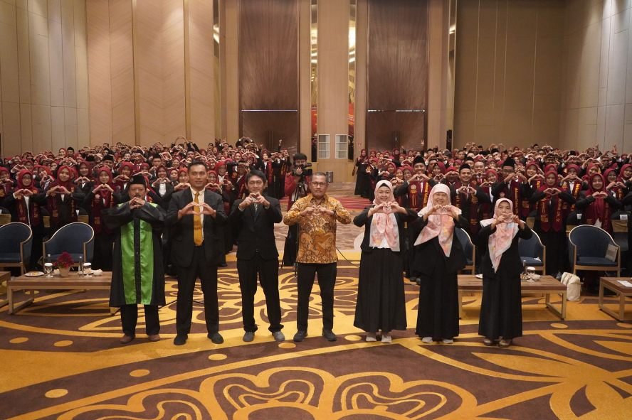 Cetak Guru Profesional yang Unggul, UMM Kukuhkan 3.016 Mahasiswa PPG