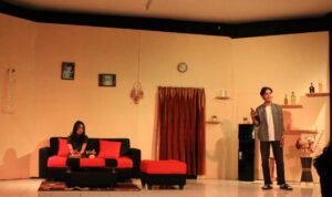 Pentas teater mahasiswa BSI Modern UMM Mahasiswa BSI Modern UMM Pentaskan Dua Lakon Teater Sarat Konflik