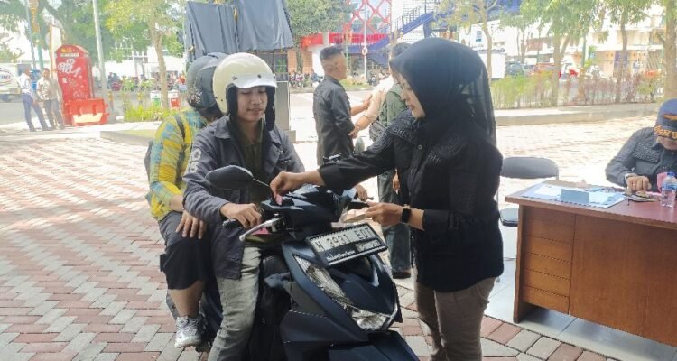 Dishub Berlakukan Pembayaran Tunai dan Non Tunai di Gedung Parkir Kayutangan