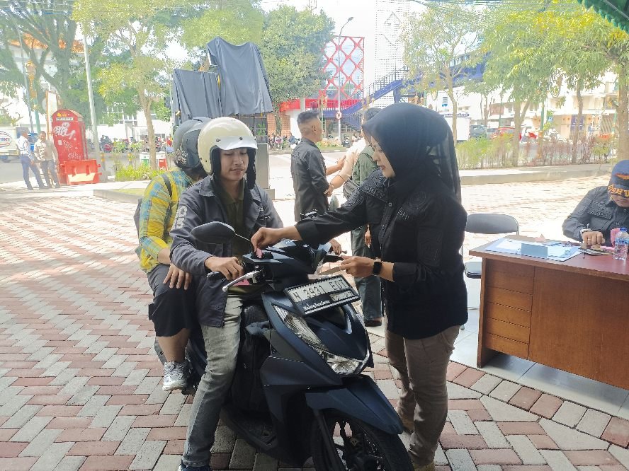 Dishub Berlakukan Pembayaran Tunai dan Non Tunai di Gedung Parkir Kayutangan