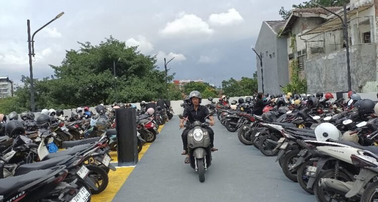 Beroperasi Hingga Tengah Malam, Gedung Parkir Kayutangan Tampung Ratusan Kendaraan Roda Dua dan Empat