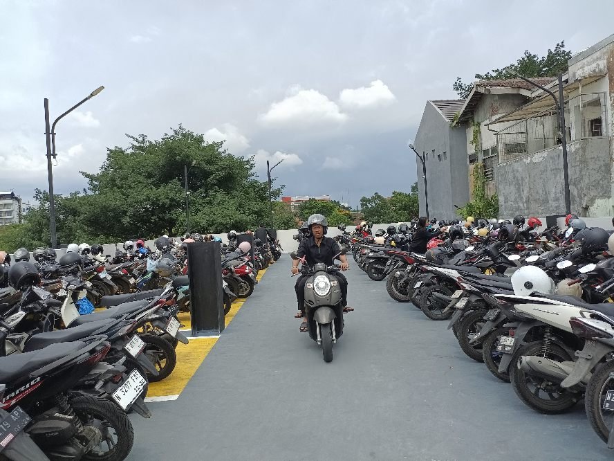 Beroperasi Hingga Tengah Malam, Gedung Parkir Kayutangan Tampung Ratusan Kendaraan Roda Dua dan Empat