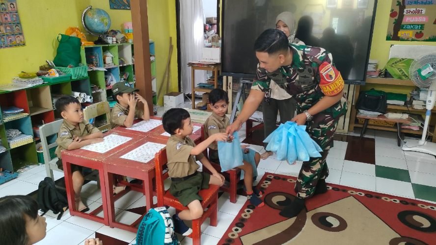 Babinsa Klojen Pastikan Siswa Tetap Dapat Asupan Makan Bergizi Gratis Selama Ramadan