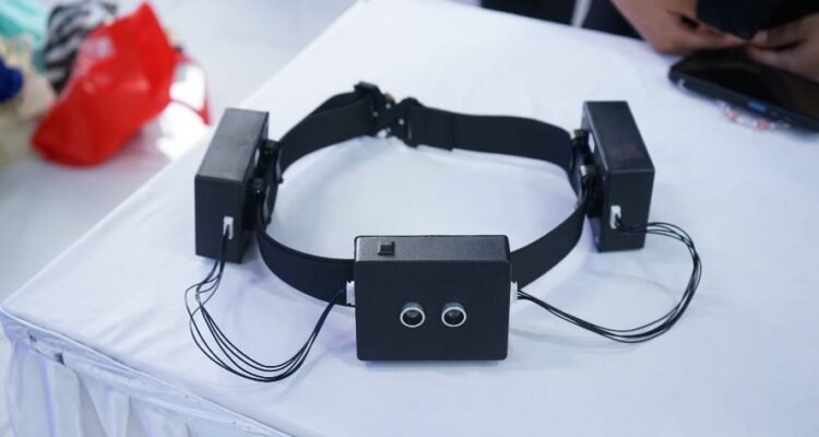 Mahasiswa UMM Hadirkan Wearable Device Sensor untuk Tunanetra