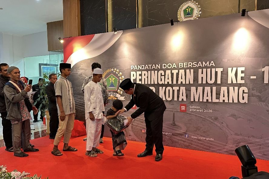 Tak Sekadar Seremoni, HUT ke-112 DPRD Kota Malang Diwarnai Santunan untuk Ratusan Anak Yatim