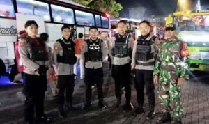 Babinsa Blimbing Monitoring Pemberangkatan Calon Jamaah Haji Kota Malang