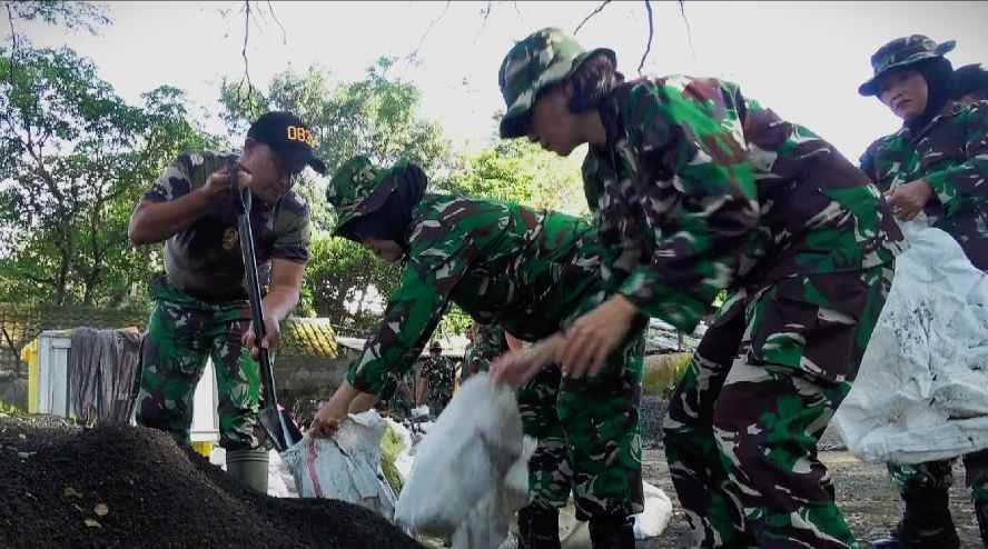 Kowad Kodim 0833 Turut Andil Bantu Pembuatan Jembatan Perintis Garuda di Klojen