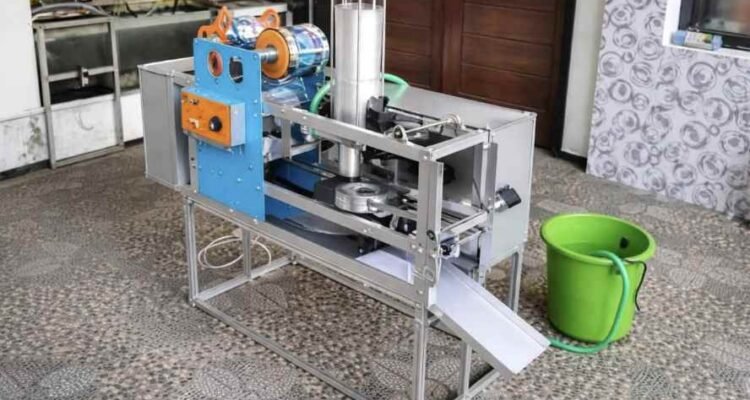 Lulusan Terbaik ITN Malang Ciptakan Mesin Pengemas Otomatis untuk UMKM