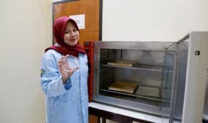 Lulusan Terbaik Teknik Kimia ITN Malang, Bikin "Plastik" yang Bisa Dimakan