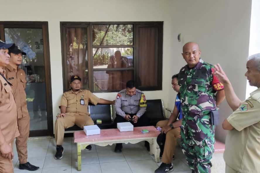 Babinsa Kedungkandang Dukung Sosialisasi Penertiban PKL oleh DLH Kota Malang