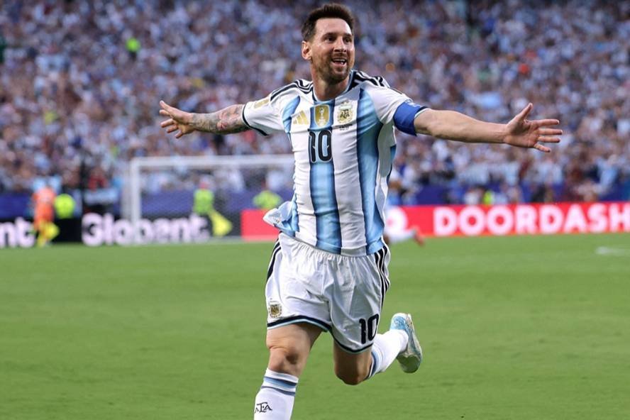 Hattrick Lionel Messi Bawa Argentina Gilas Aljazair 3-0