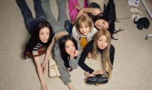 117-KiiiKiii KiiiKiii Umumkan Comeback Mid-August, Rayakan Sukses ‘Delulu Pack’