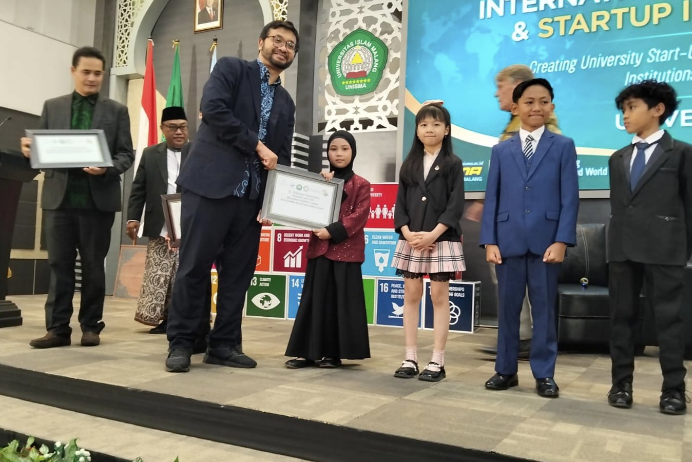 Membanggakan, CEO Cilik Afshiena Chuancantya Raih Best Healthy Food Innovation Award di Forum Internasional