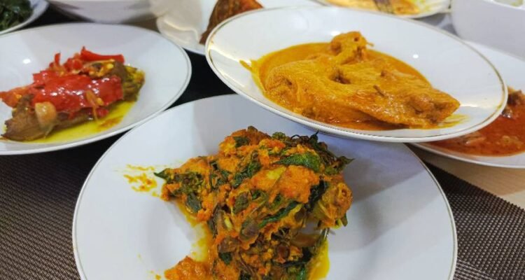 'Nasi Kapau Langganan' Jemursari Surabaya Sajikan Cita Rasa Minang Autentik: Lauk Telur Ikan Jadi Favorit