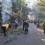 Babinsa Buring Karya Bakti Bersama Warga
