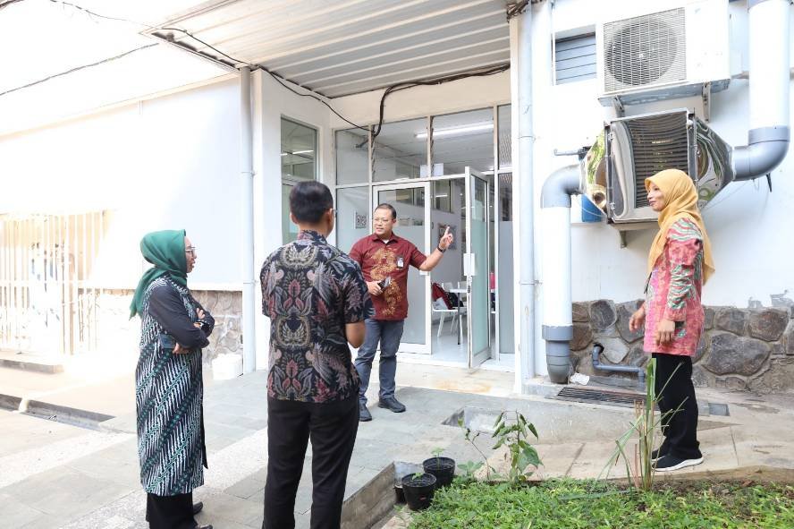 Perkuat Smart Green Campus, FTAB UB Pasang Filter Limbah Asam Laboratorium