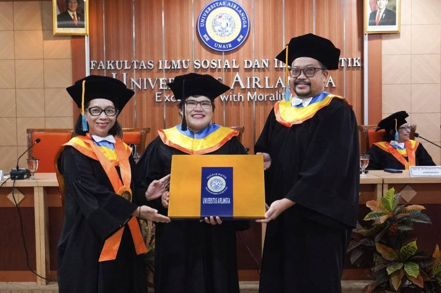 Dosen Ilmu Komunikasi UNITRI Raih Gelar Doktor