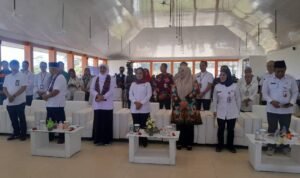 Foto bersama Sri Untari