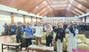 Foto bersama peserta sosialisasi Kolaborasi BPJS Kesehatan Gandeng Komisi IX DPR RI Sosialisasi Program JKN