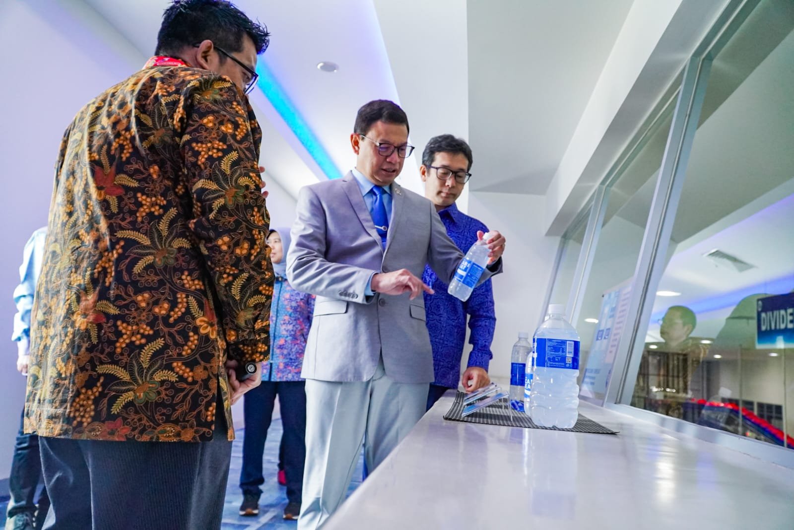 Kepala BPOM Kunjungi Pabrik PT Amerta Indah Otsuka