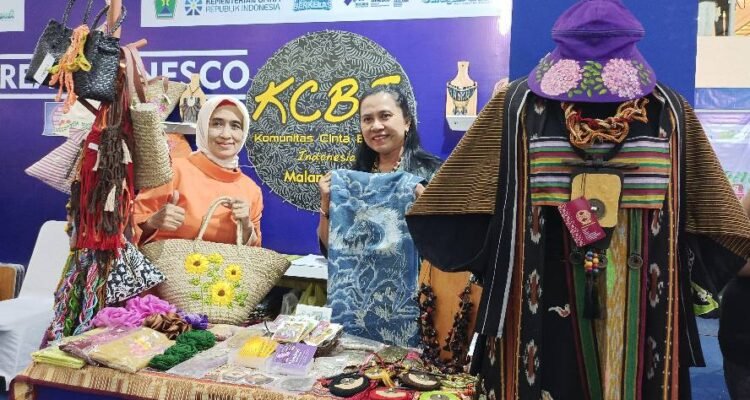 Komunitas Cinta Berkain Indonesia Kenalkan Wastra Nusantara di Gelaran Malang City Expo