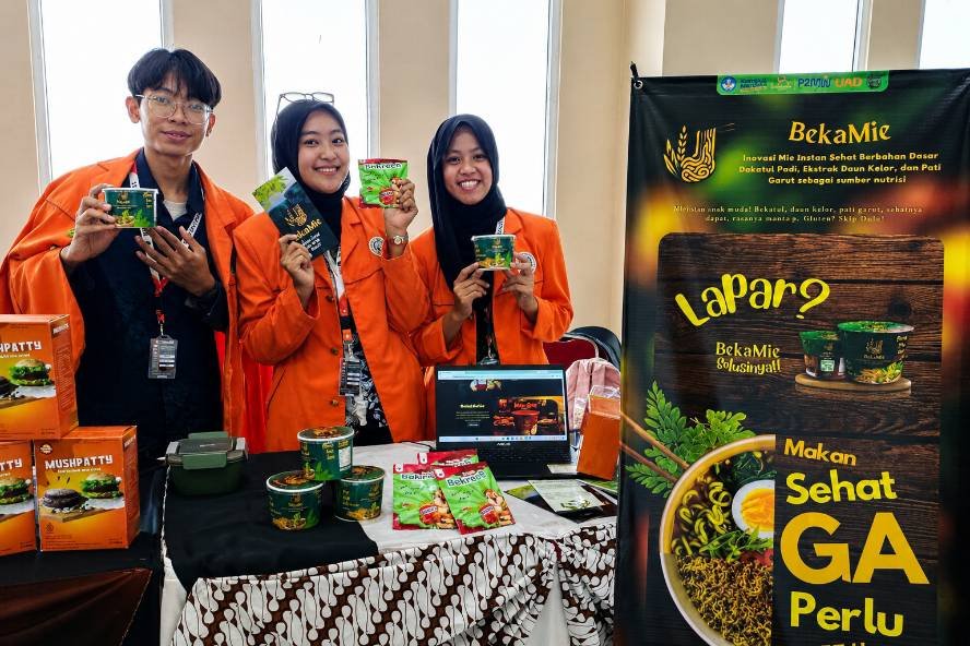 Mahasiswa Universitas Ahmad Dahlan Sulap Bekatul dan Daun Kelor Jadi Mi Sehat Bebas Gluten