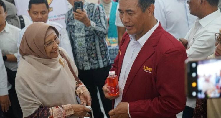 Mentan Amran Puji Inovasi Herbal Atasi Anemia Berbahan Mawar dan Bayam Merah