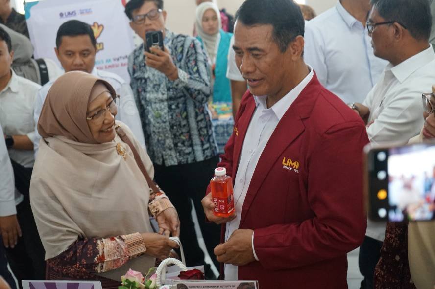 Mentan Amran Puji Inovasi Herbal Atasi Anemia Berbahan Mawar dan Bayam Merah