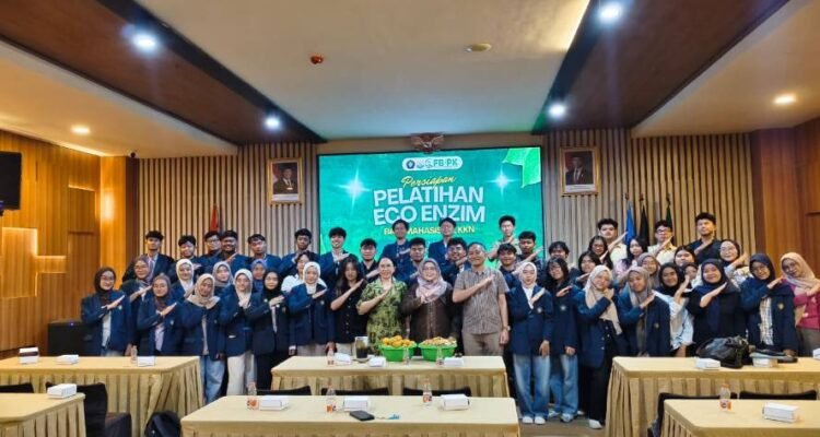 Bekali Mahasiswa KKN, FBiPK UB Latih Pembuatan Eco Enzyme